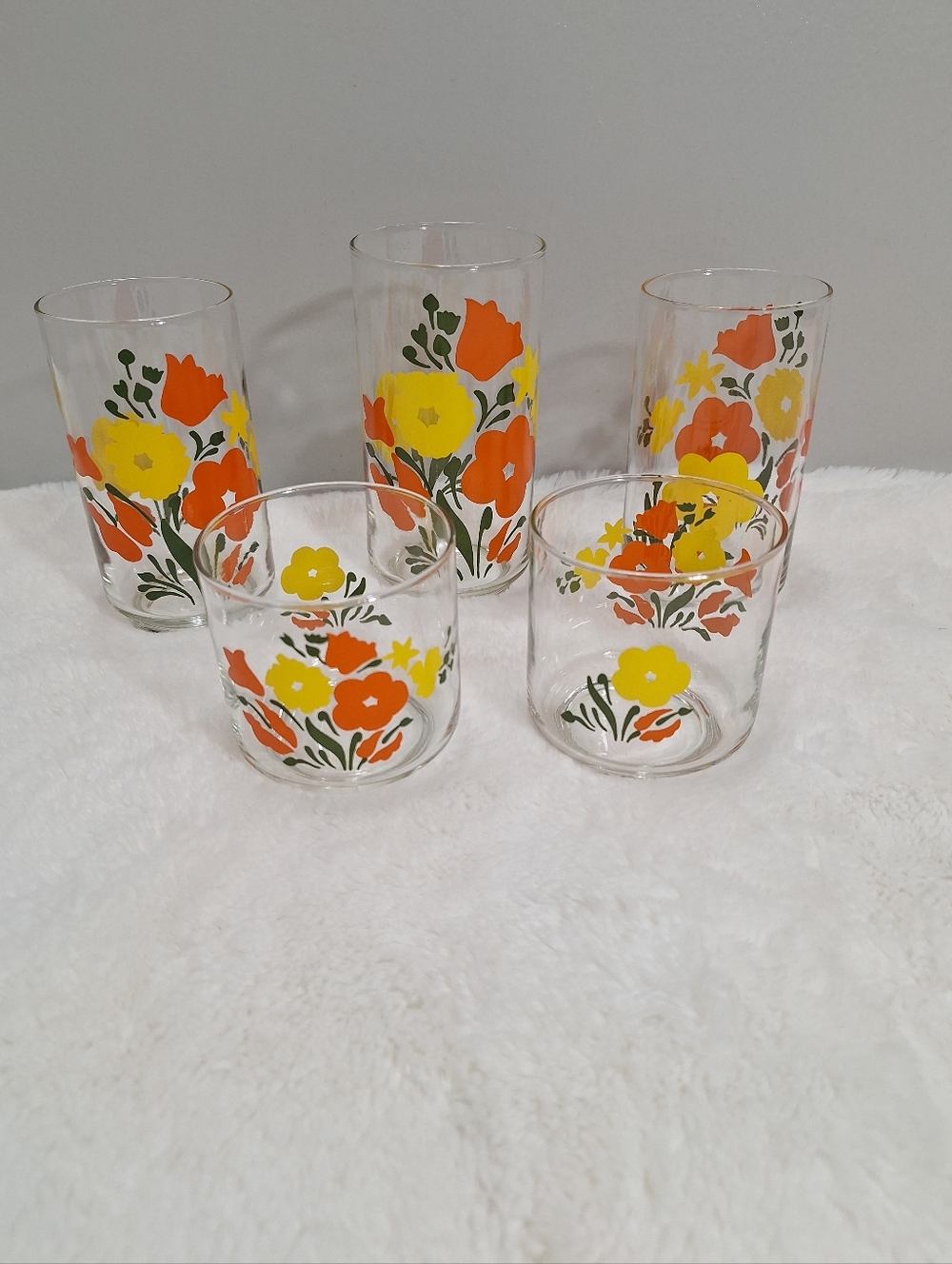 Vintage 1970s MCM Flower Power Set Of 5 Drinking Glasses Orange Yellow Retro